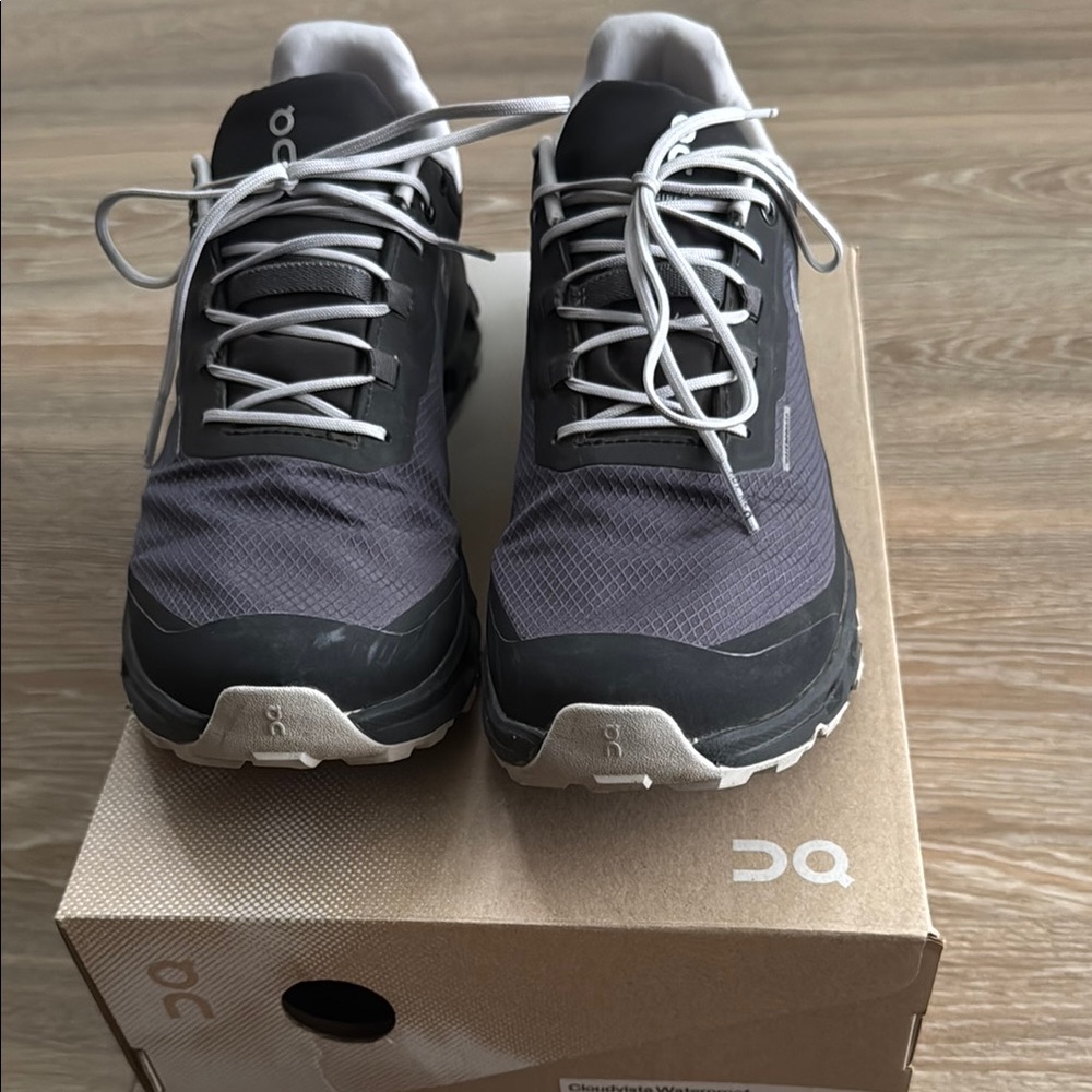 On Running Cloudvista Waterproof women size 9